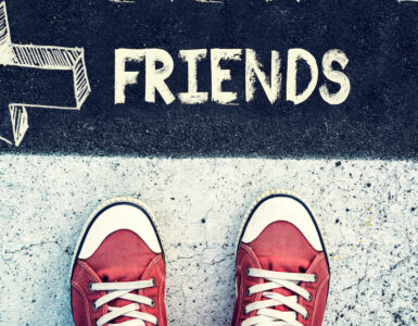 Feet stood in front of friend sign pointing left. How to decide custody of friends breakup - on Tonic